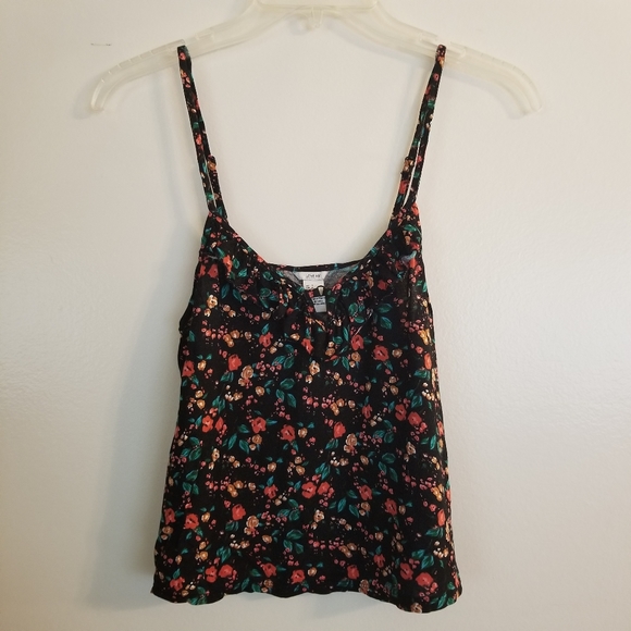 Forever 21 Tops - BOGO Forever 21 Heritage Floral Cropped Cami S